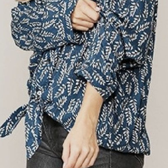 New GIGIO Size M L Indigo Blue Cream Leaf Print Button Down Front Tie Top - Picture 5 of 5